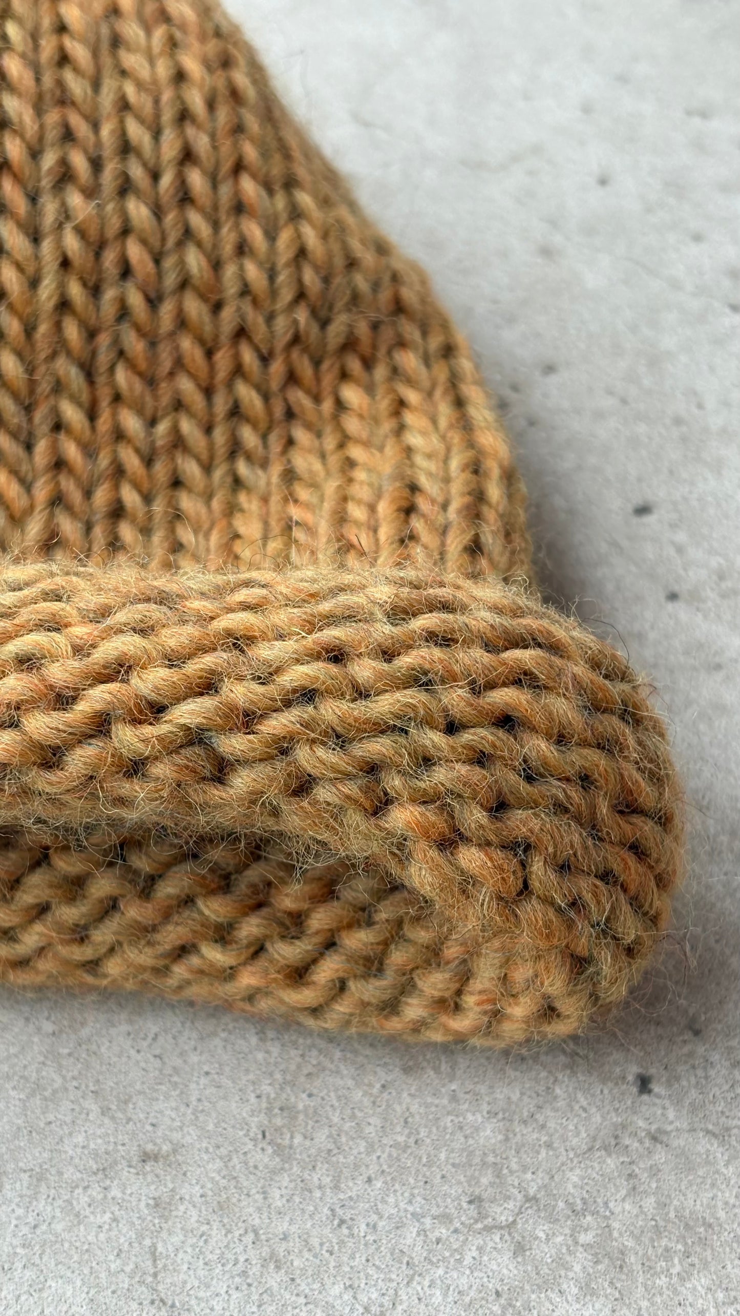 Flat Woolly Hat - Corn Poppy