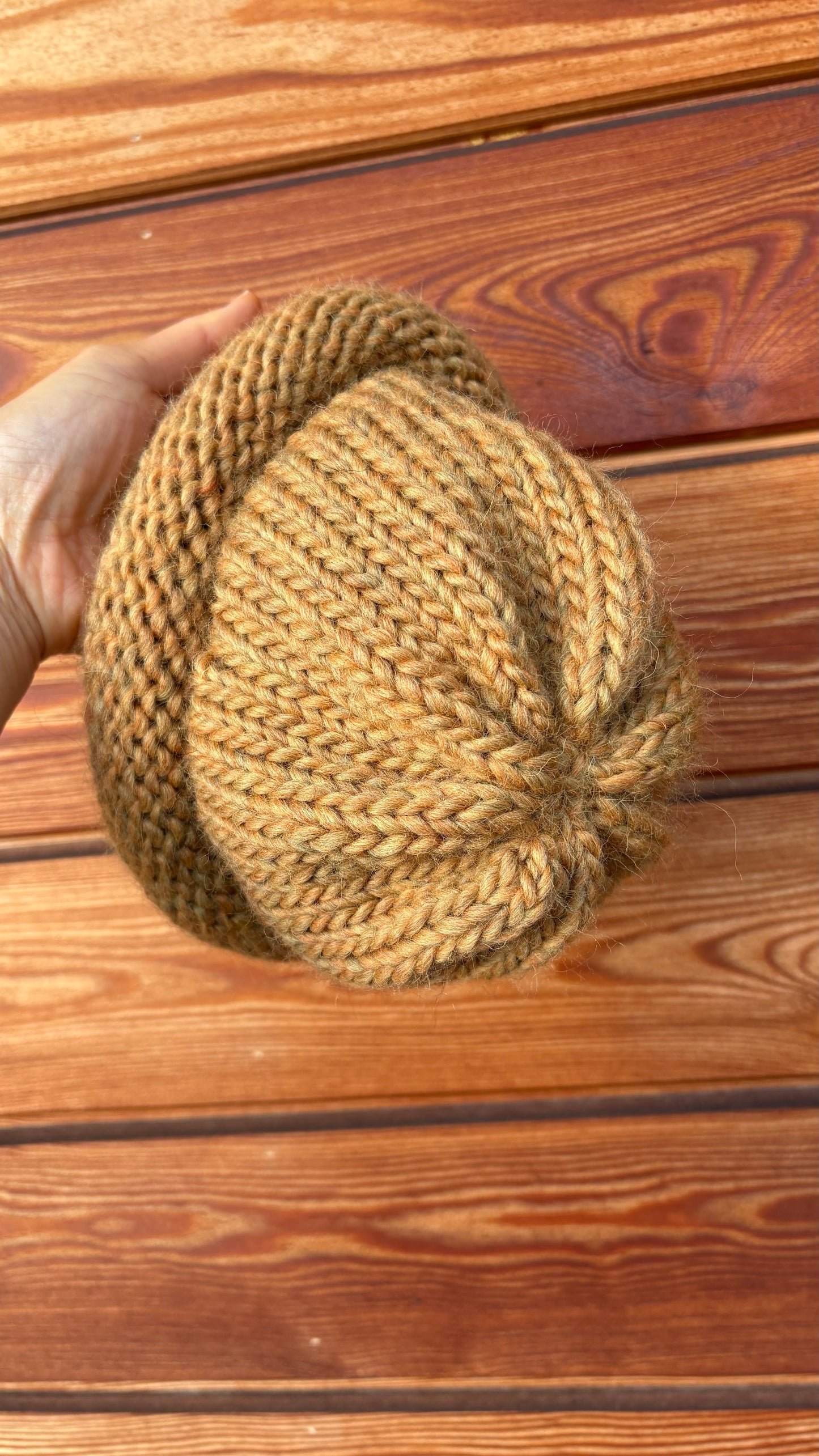 Flat Woolly Hat - Corn Poppy